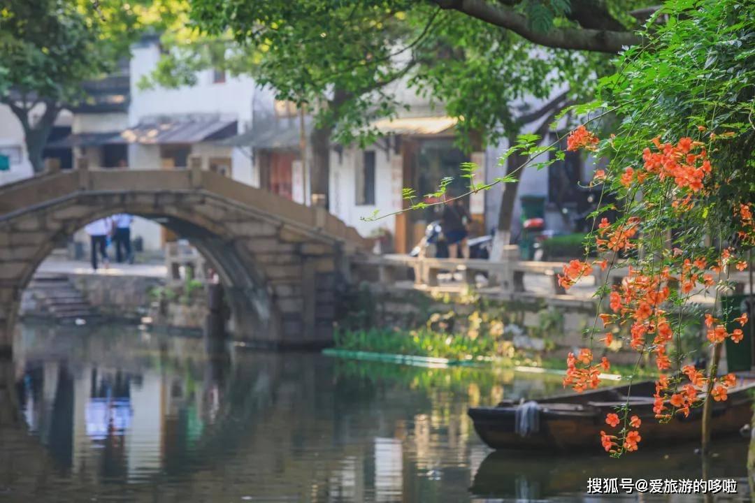 想要精简衣橱，有哪些款式的衣服最百搭？游戏画面
